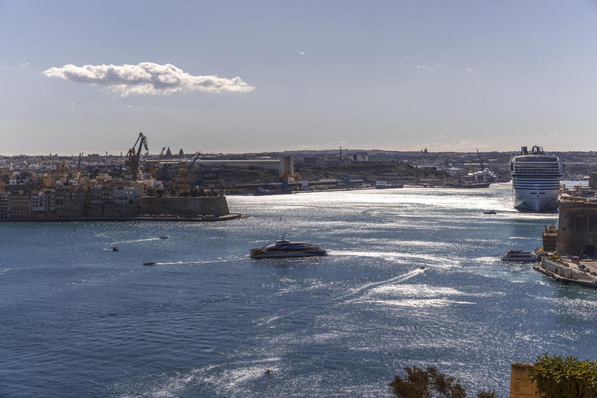 Harbour View - Large 2Br Apartment Valletta Luaran gambar